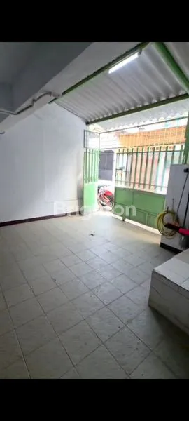 image RUMAH MEWAH 3 LANTAI HADAP SELATAN SHM (2)