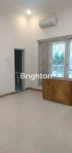 image RUMAH BAGUS LUAS SIAP PAKAI RUNGKUT MAPAN 2 LANTAI HOOK SEMI FURNISH DEKAT MERR, AKSES TOL, BARUK, TRANSMART, UPN, SUPERINDO, TENGGILIS (5)