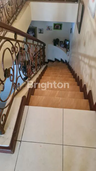 image RUMAH HOOK DUKUH KUPANG 2 LANTAI ADA KOLAM IKAN DAN BALKON (8)