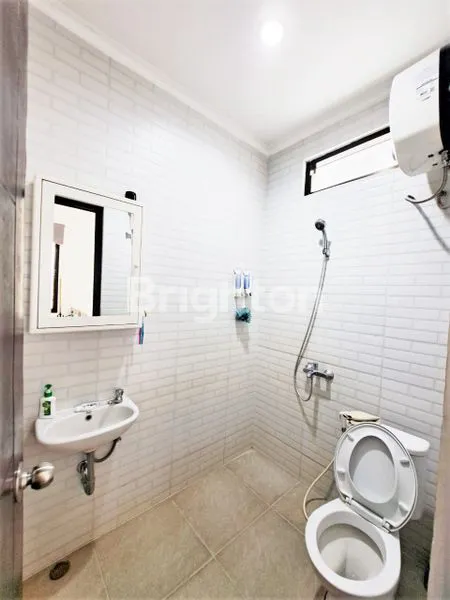 image MURAH DI BAWAH HARGA PASARAN,RUMAH CANTIK DI CLUSTER THE OASIS BINTARO TANGERANG SELATAN NYAMAN HUNI. (6)