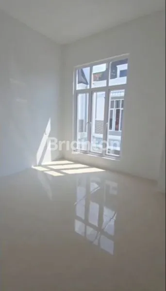 image VILLA 2 1/2 TINGKAT SIAP HUNI (5)