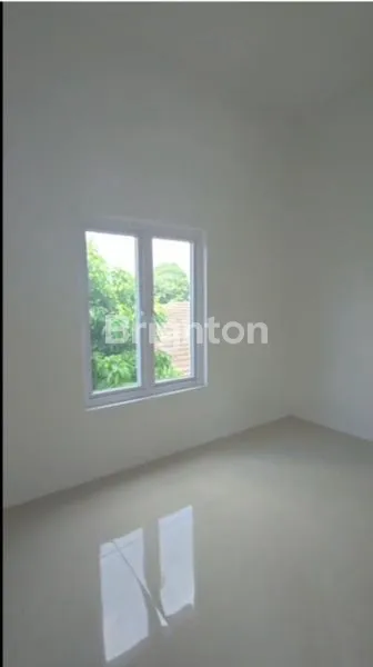 image VILLA 2 1/2 TINGKAT SIAP HUNI (7)