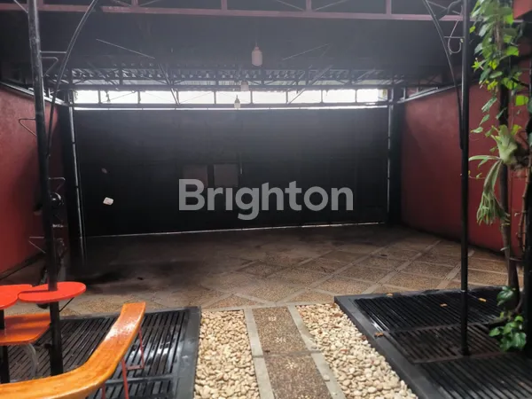 image RUMAH KOKOH 2.5 LANTAI LENGKAP DENGAN ROOFTOP SIAP HUNI DI KEDAUNG CIPUTAT (8)