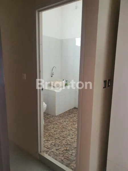 image DIJUAL RUMAH  2 LANTAI HARGA TERJANGKAU AREA SAWOJAJAR KOTA MALANG DEKAT PINTU TOL SAWOJAJAR FREE AC DAN WATER HEATER (8)