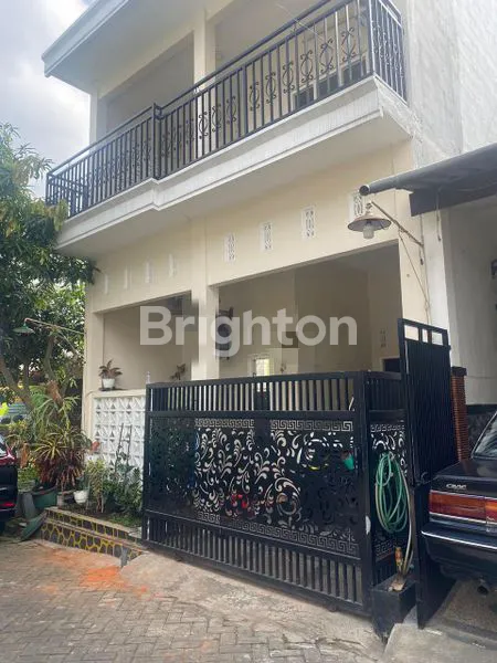 image DIJUAL RUMAH  2 LANTAI HARGA TERJANGKAU AREA SAWOJAJAR KOTA MALANG DEKAT PINTU TOL SAWOJAJAR FREE AC DAN WATER HEATER (1)