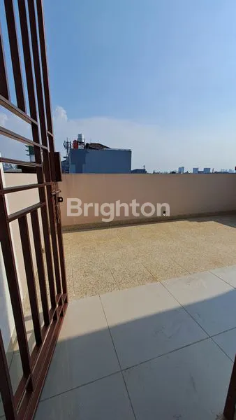 image RUMAH BARU JELAMBAR STRATEGIS DAN LUAS (8)