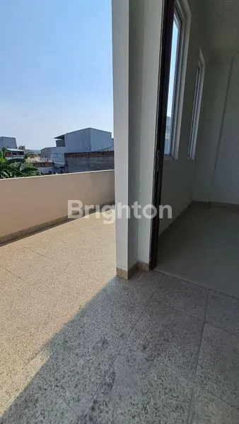 image RUMAH BARU JELAMBAR STRATEGIS DAN LUAS (3)