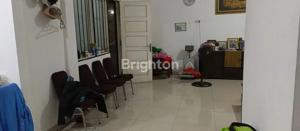 image RUMAH BESAR DAN NYAMAN POSISI HOEK DI KARAWACI (4)