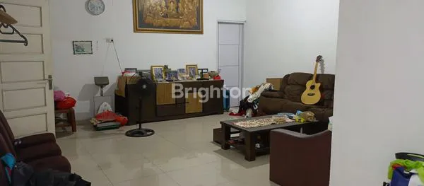 image RUMAH BESAR DAN NYAMAN POSISI HOEK DI KARAWACI (2)
