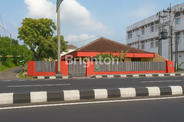 image DI SEWA RUMAH STRATEGIS DI PINGGIR JALAN PROF. SOEHARSO, SOLO (1)