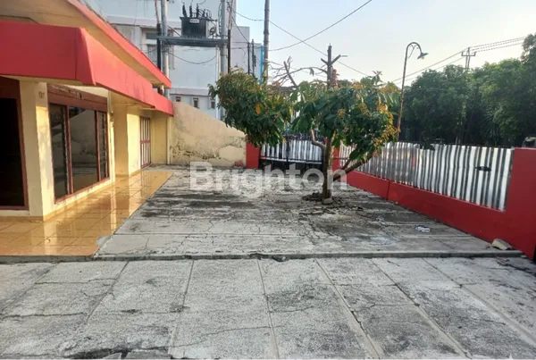 image DI SEWA RUMAH STRATEGIS DI PINGGIR JALAN PROF. SOEHARSO, SOLO (3)