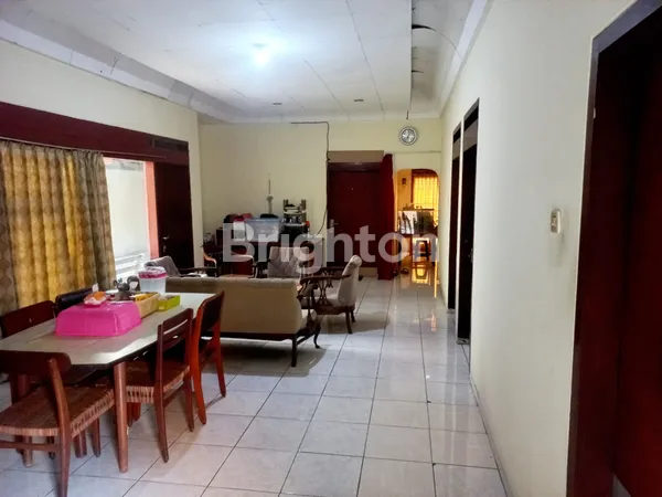 image DI SEWA RUMAH STRATEGIS DI PINGGIR JALAN PROF. SOEHARSO, SOLO (5)