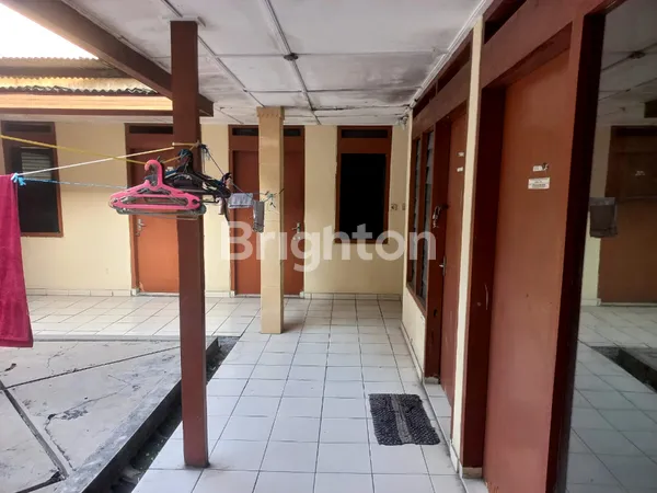 image DI SEWA RUMAH STRATEGIS DI PINGGIR JALAN PROF. SOEHARSO, SOLO (7)