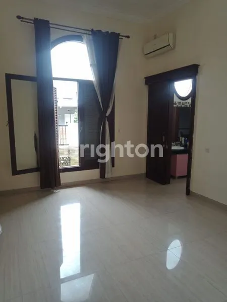 image RUMAH 2 LANTAI HOOK, LUAS DI PERMATA JINGGA (7)