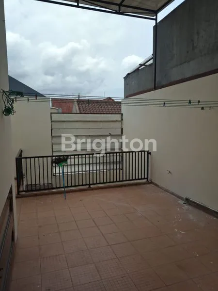 image RUMAH 2 LANTAI HOOK, LUAS DI PERMATA JINGGA (8)