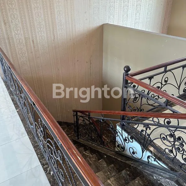 image RUMAH SECOND MEWAH SIAP HUNI MARGOREJO INDAH UTARA DEKAT A YANI ROYAL PLAZA JEMURSARI RUNGKUT TENGGILIS PRAPEN (5)