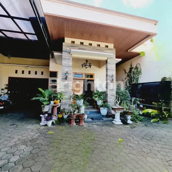 image DIJUAL RUMAH MEWAH LOKASI STRATEGIS AREA SOLO – SIAP HUNI & SIAP PAKAI! (2)