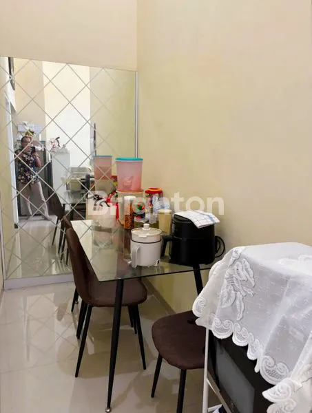 image RUMAH HOOK SEMI FURNISHED SIAP HUNI TERAWAT AREA SULFAT (5)