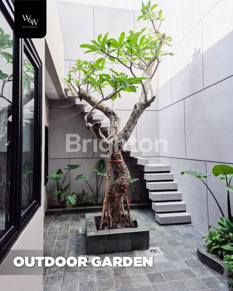 image RUMAH MODERN TROPIS KUPANG BARU SURABAYA – 2 LANTAI, ROW 3 MOBIL, SHM & IMB LENGKAP (5)