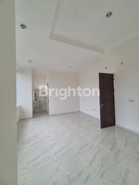 image RUMAH 2 LANTAI LT 168 LB 185 MURAH (7)