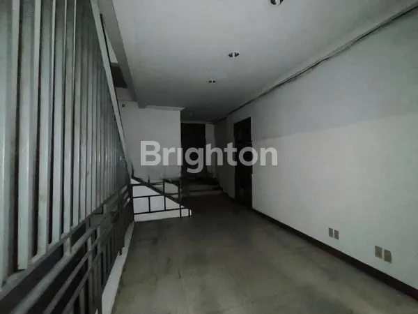 image HIGH TRAFFIC SPOT! RUKO GANDENG 3 LANTAI PINGGIR JALAN (8)