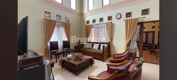 image JUAL RUMAH MEWAH AREA SUHAT 2 LANTAI DENGAN MUSHOLA (2)