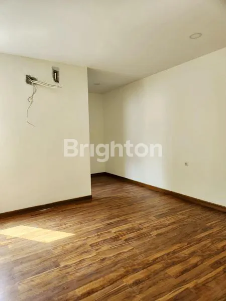 image RUMAH BARU SIAP HUNI 3 LANTAI UKURAN 8X20 M2 PURI INDAH KEMBANGAN KOMPLEK KEMBANG ELOK JAKARTA BARAT HADAP SELATAN ROW JALAN 3 MOBIL ONE GATE SYSTEM AMAN TENANG DAN NYAMAN (2)