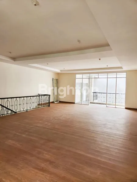 image RUMAH BARU SIAP HUNI 3 LANTAI UKURAN 8X20 M2 PURI INDAH KEMBANGAN KOMPLEK KEMBANG ELOK JAKARTA BARAT HADAP SELATAN ROW JALAN 3 MOBIL ONE GATE SYSTEM AMAN TENANG DAN NYAMAN (3)