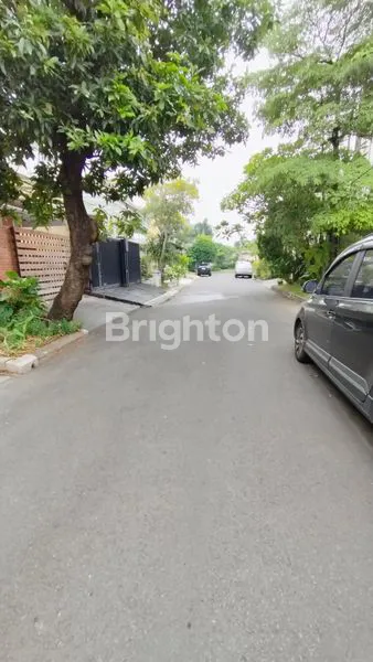 image RUMAH BARU SIAP HUNI 3 LANTAI UKURAN 8X20 M2 PURI INDAH KEMBANGAN KOMPLEK KEMBANG ELOK JAKARTA BARAT HADAP SELATAN ROW JALAN 3 MOBIL ONE GATE SYSTEM AMAN TENANG DAN NYAMAN (8)