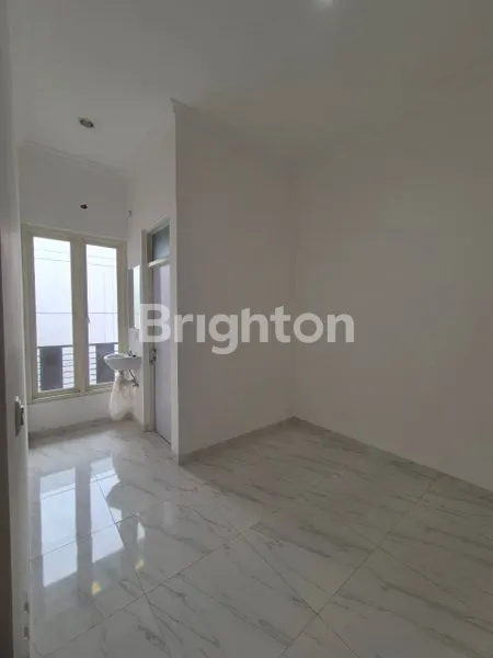 image RUMAH 2 LANTAI LT 168 LB 185 DI DARMO PERMAI (3)