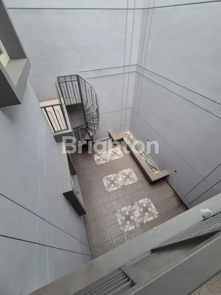 image RUMAH 2 LANTAI LT 168 LB 185 DI DARMO PERMAI (4)