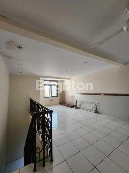 image SEWA RUKO 2 LANTAI, PARKIRAN LUAS, PINGGIR JALAN RAYA, LOKASI SANGAT STRATEGIS (4)