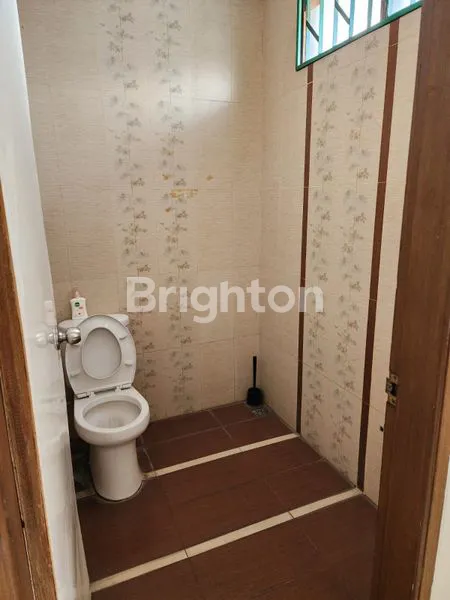 image SEWA RUKO 2 LANTAI, PARKIRAN LUAS, PINGGIR JALAN RAYA, LOKASI SANGAT STRATEGIS (8)