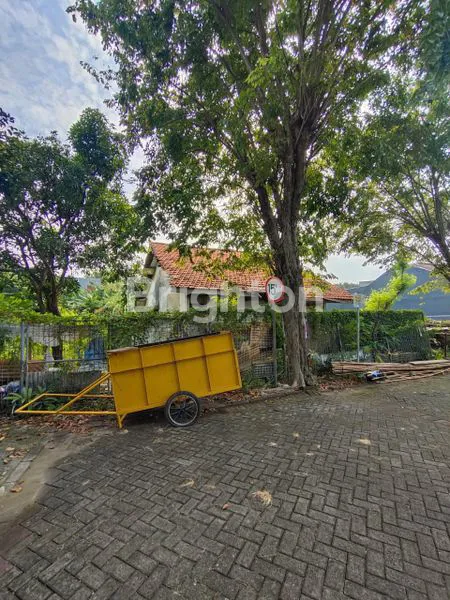 image BANGUNAN DI JALAN MEDOKAN ASRI BARAT RUNGKUT SURABAYA JAWA TIMUR. AKSES JALAN UTAMA DEKAT KAMPUS UPN, MERR, ONE GATE SYSTEM. LOKASI PREMIUM DI SURABAYA TIMUR. GRATIS DESIGN INTERIOR. HARGA NEGO (1)