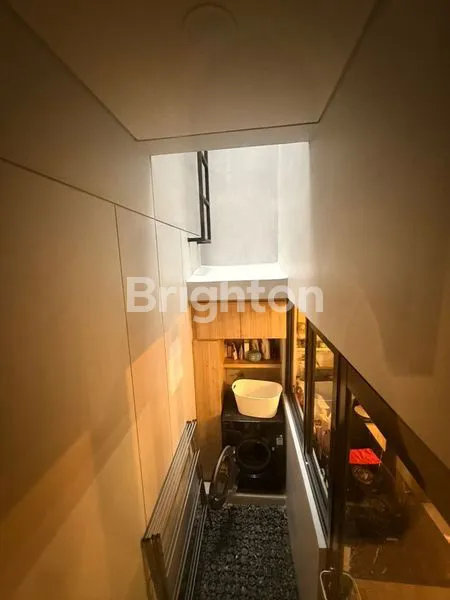 image RUMAH MODERN DENGAN KONSEP TROPICAL MODERN RESORT,DEKAT CBD BSD DAN GADING SERPONG,HANYA 5 MENIT KE AEON MALL,QBIG,IPEKA DAN DENGAN TOL  (2)