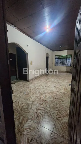 image RUMAH PINGGIR JALAN COCOK UTK USAHA (4)