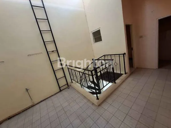 image RUMAH KUTISARI INDAH UTARA 2 LANTAI ADA KOLAM IKAN (4)