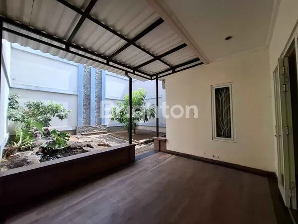 image RUMAH KUTISARI INDAH UTARA 2 LANTAI ADA KOLAM IKAN (7)