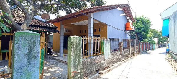 image RUMAH STRATEGIS HANYA 5 MENIT KE STASIUN LENTENG AGUNG (1)