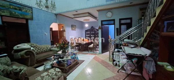 image RUMAH MEWAH SIAP HUNI + KAMAR KOS 8 PINTU & 1 PAVILIUN DI JAKARTA (3)