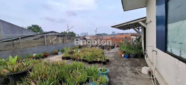image RUMAH MEWAH SIAP HUNI + KAMAR KOS 8 PINTU & 1 PAVILIUN DI JAKARTA (7)
