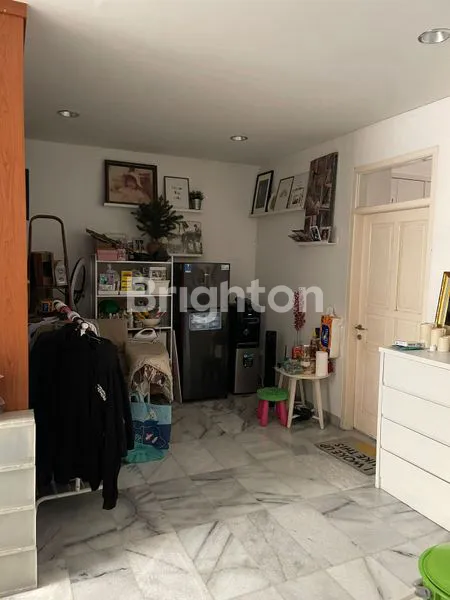 image DIJUAL RUMAH SIAP HUNI SEMI FURNISHED INTERCON KEBON JERUK* (5)