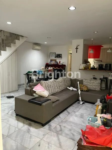 image DIJUAL RUMAH SIAP HUNI SEMI FURNISHED INTERCON KEBON JERUK* (1)