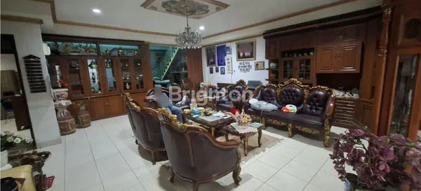 image RUMAH MEWAH SIAP HUNI + KAMAR KOS 8 PINTU & 1 PAVILIUN DI JAKARTA (4)