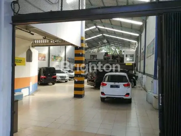 DISEWAKAN RAYA MENUR BANGUNAN KOMERSIAL SIAP PAKAI LOKASI STRATEGIS