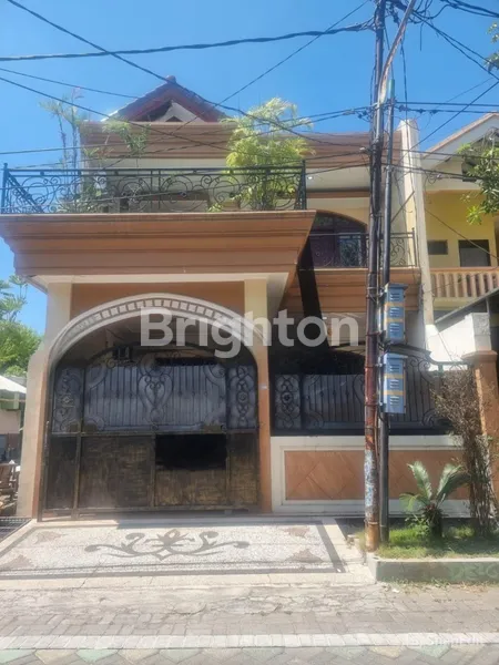 image HUNIAN NYAMAN 10 MENIT KE CIPUTRA WORD POSISI HOOK SEMI FURNISH DI DUKUH KUPANG SURABAYA (1)