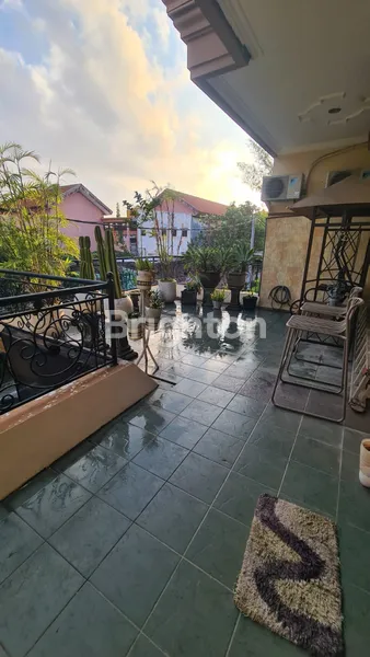 image HUNIAN NYAMAN 10 MENIT KE CIPUTRA WORD POSISI HOOK SEMI FURNISH DI DUKUH KUPANG SURABAYA (5)