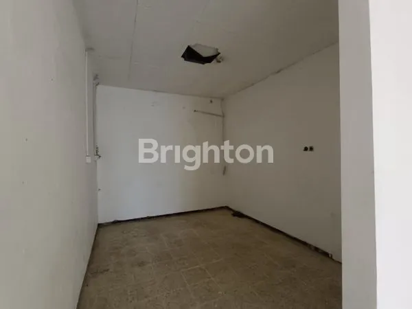 image RUMAH USAHA LOKASI NOL JALAN RAYA SEMOLOWARU SURABAYA TIMUR DEKAT ARAYA DAN MERR (6)