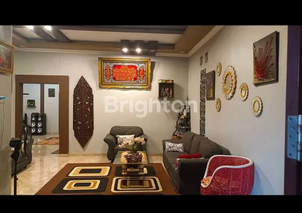 image RUMAH CANTIK LT 200 SIAP HUNI KM 2,5 (2)