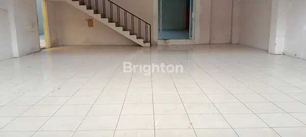 image RUKO BESAR SIAP PAKAI LOKASI STRATEGIS PINGGIR JALAN RAYA DEKAT GEDUNG  JEC YOGYAKARTA (4)